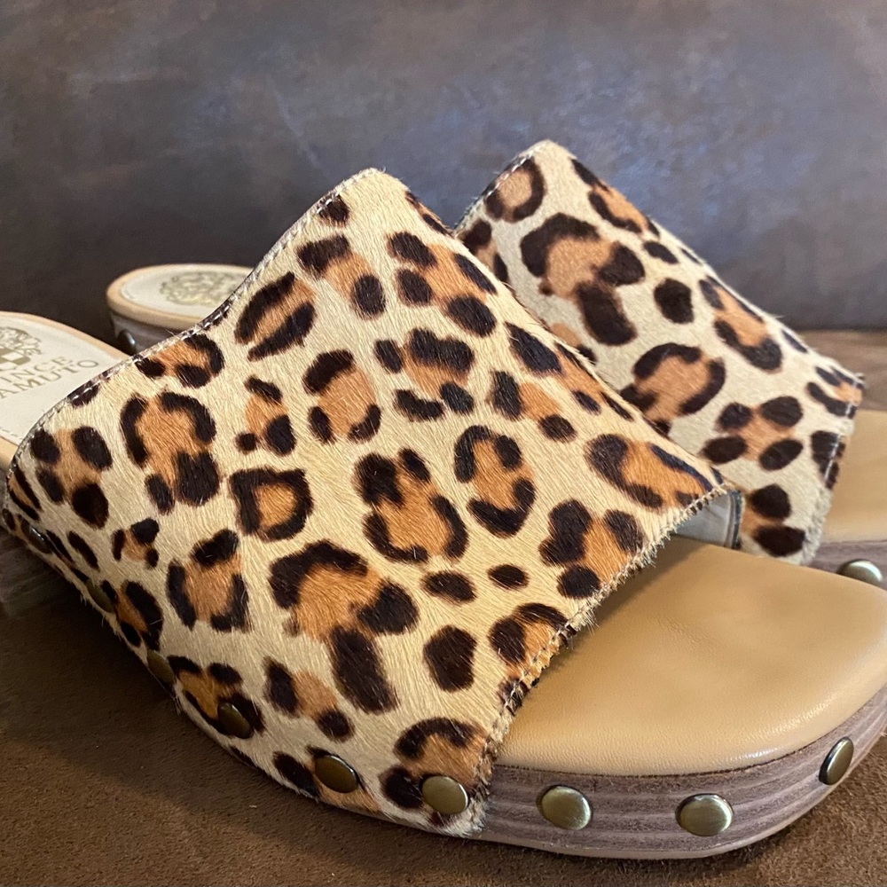 Vince Camuto Open-toed Mules Leopard Print Cow Hair Stud Detail 2” Heel Size 9.5 - Picture 2 of 11